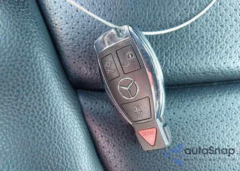 2018 Mercedes-Benz C 300 4Matic z USA, uszkodzony, nr VIN 55SWF4KB8JU279360